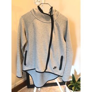 Nike EUC Tech Fleece Cape